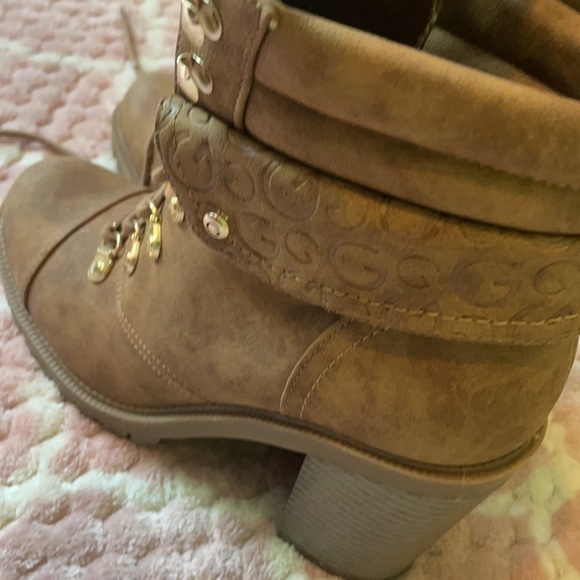 Shoes have only been used a few times - Picture 2 of 2